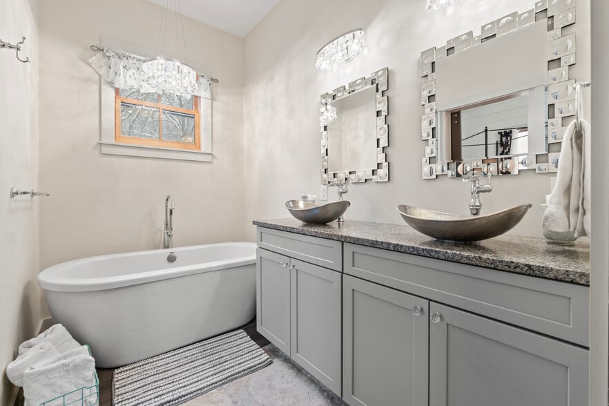 More Photos Of 10 Leeds Junction Rd, Leeds Winery Vineyard For Sale