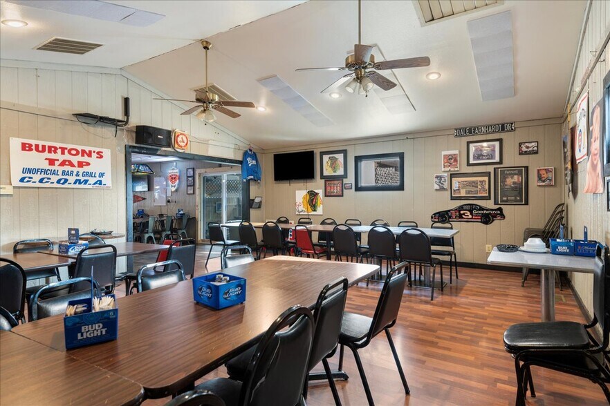 More Photos Of 104 Taylorville Rd, Taylorville Restaurant For Sale