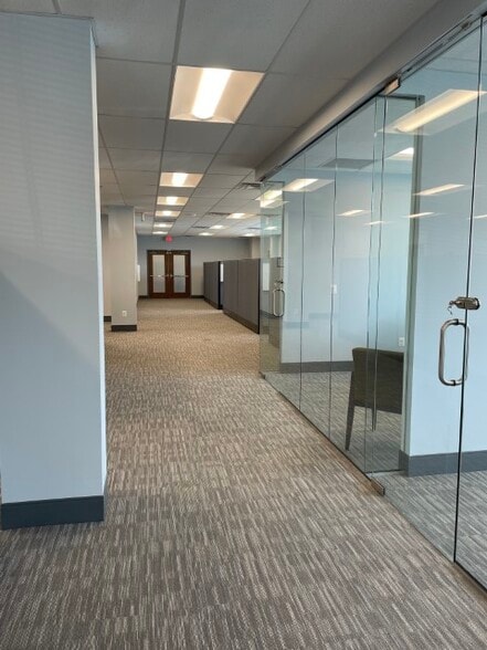 More Photos Of 400 Corporate Dr, Stafford Office For Lease