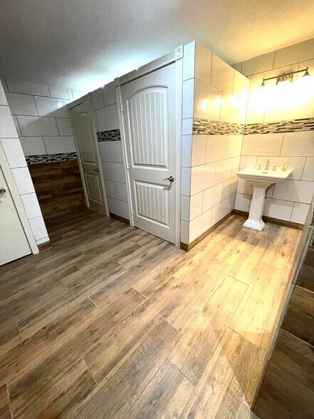 More Photos Of 37937 FM 1774 Rd, Magnolia Warehouse For Lease