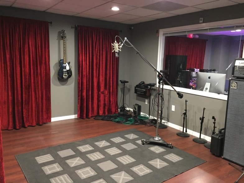 More Photos Of 500 Bishop St, Atlanta Theater Concert Hall For Lease