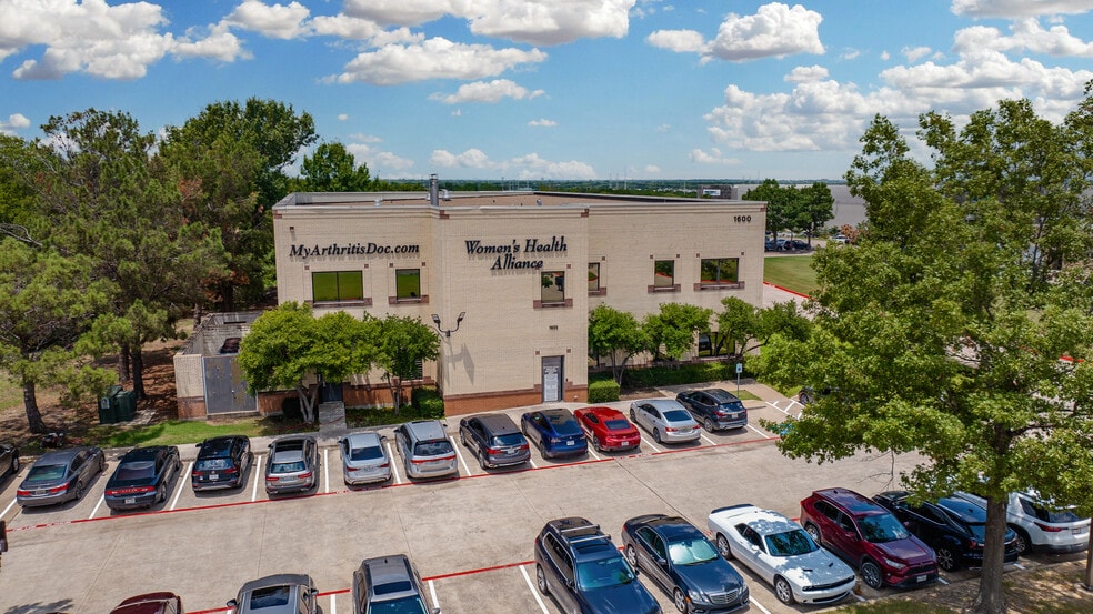 More Photos Of 1600 Republic Pky, Mesquite Unknown For Lease