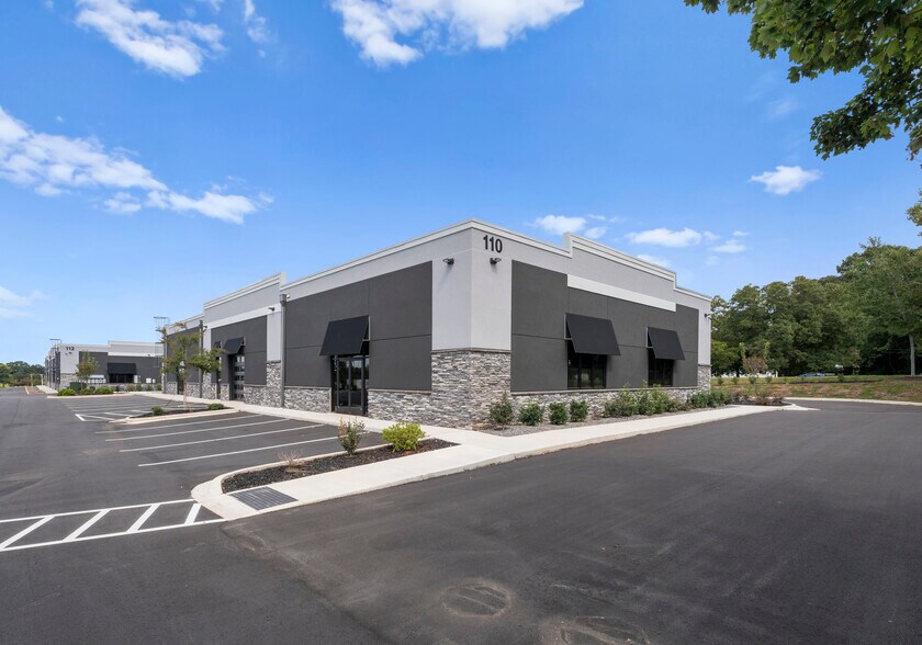 More Photos Of 112 Exmore Rd, Mooresville Flex For Lease