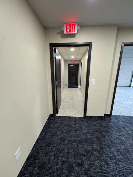 More Photos Of 629-631 Minnesota Dr, Troy Warehouse For Lease