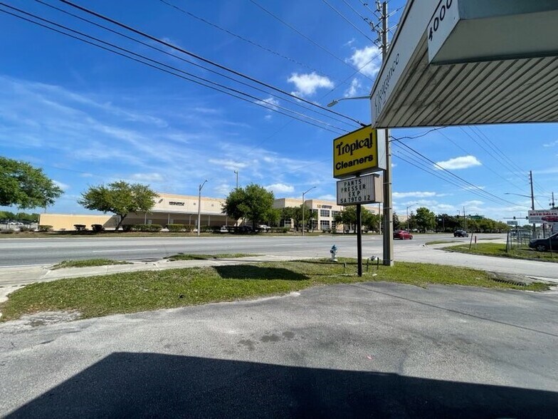 More Photos Of 4000 Old Winter Garden Rd, Orlando Freestanding For Sale