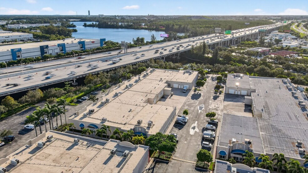 More Photos Of 2800-2890 W State Road 84, Fort Lauderdale Showroom For Sale