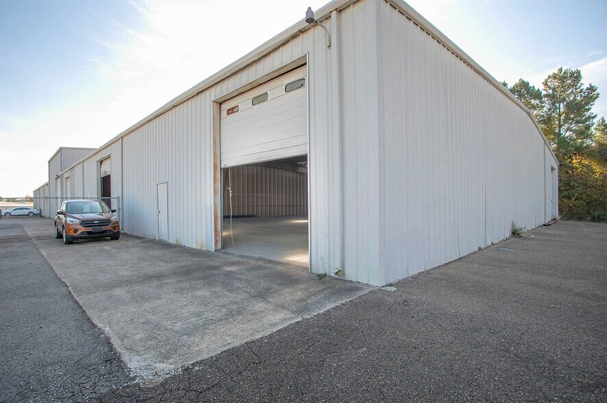 More Photos Of 3215-3235 S Southwest Loop 323, Tyler Unknown For Lease