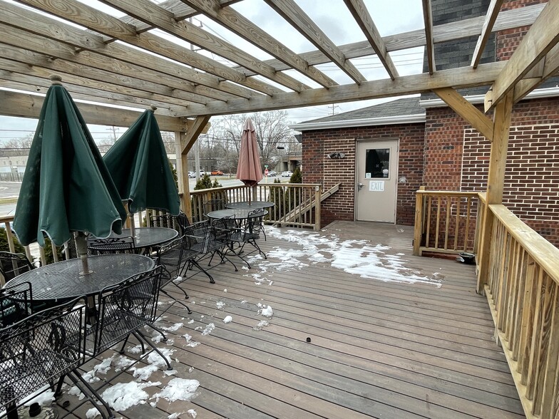 More Photos Of 1209 Lisle Plz, Lisle Bar For Lease