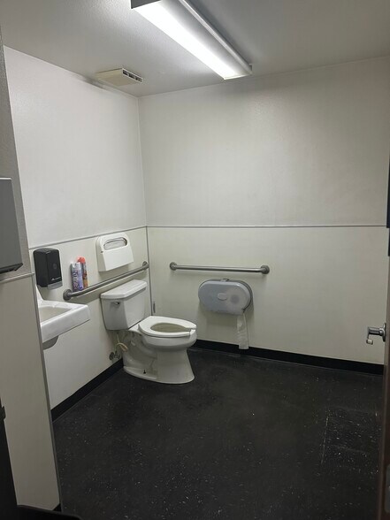 More Photos Of 4231 E Brickell St, Ontario Warehouse For Lease