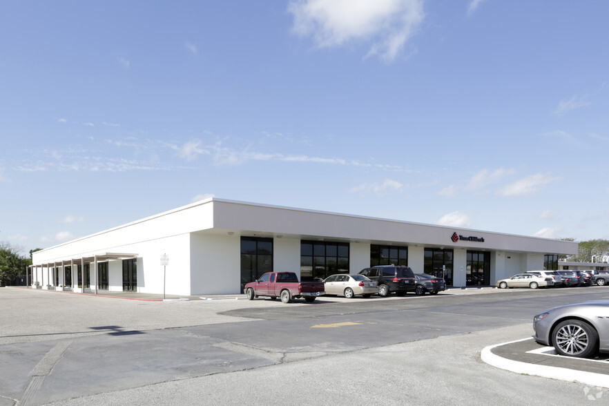 Primary Photo Of 5400 Griggs Rd, Houston General Retail For Lease