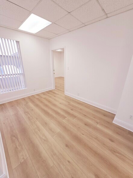 More Photos Of 155-157 E New England Ave, Winter Park Medical For Sale