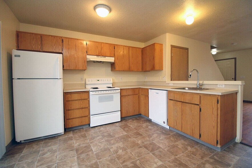 More Photos Of 3548 SE 119th St, Portland Apartments For Sale