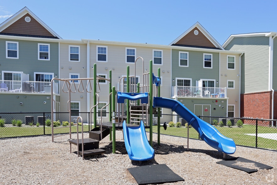 More Photos Of 700 Wincoram Way, Coram Apartments For Lease