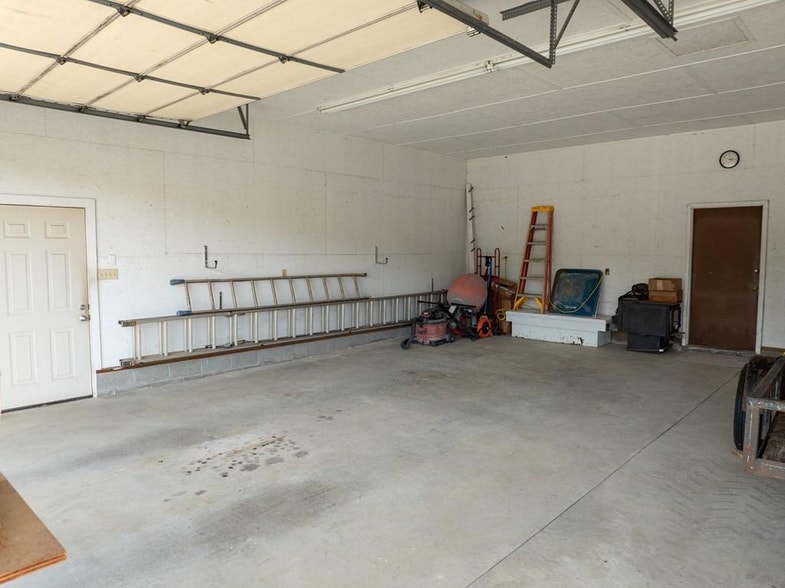 More Photos Of 471 Osborne St, Keysville Warehouse For Sale