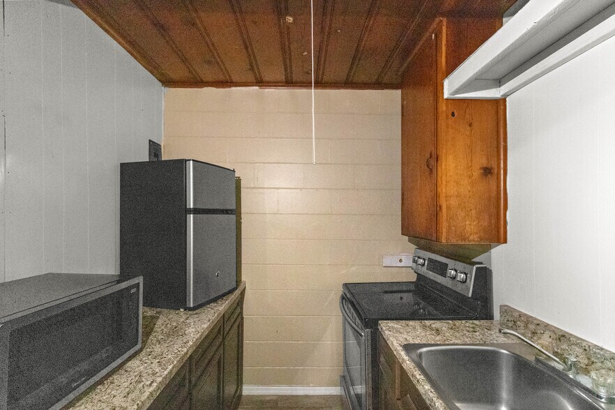 More Photos Of 5620 Bertsville Rd, Lady Lake Hotel For Sale