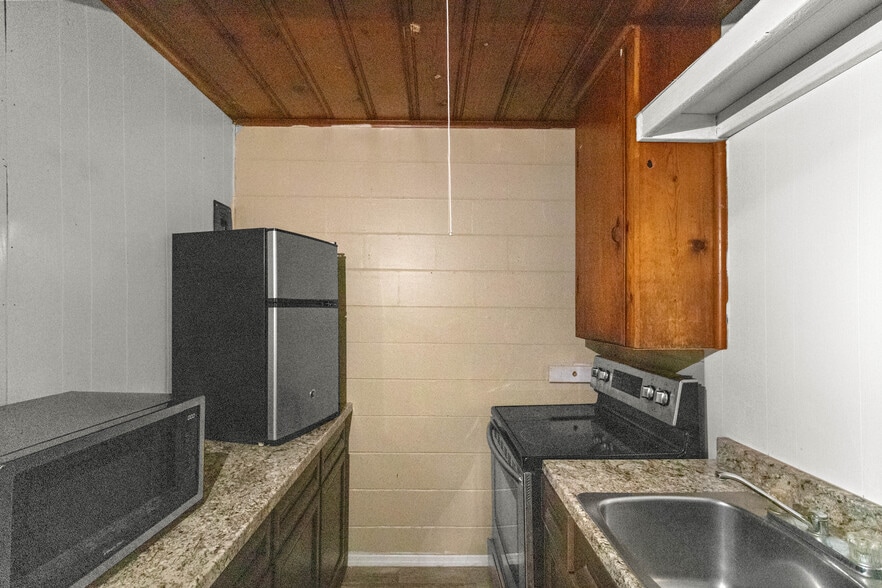 More Photos Of 6808 Lake Griffin Rd, Lady Lake Hotel For Sale