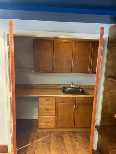 More Photos Of 4865 Cordell Ave, Bethesda Storefront Retail Office For Lease