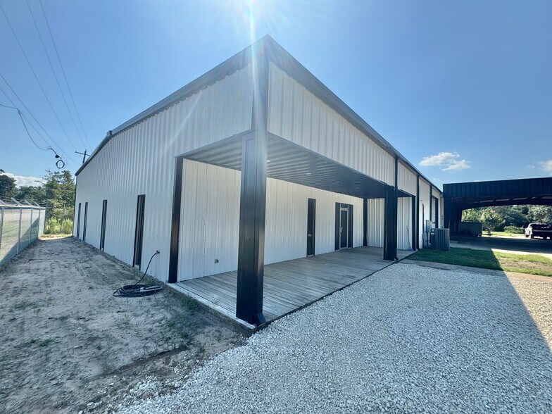 More Photos Of 736 Garcitas Creek Rd, Inez Warehouse For Lease