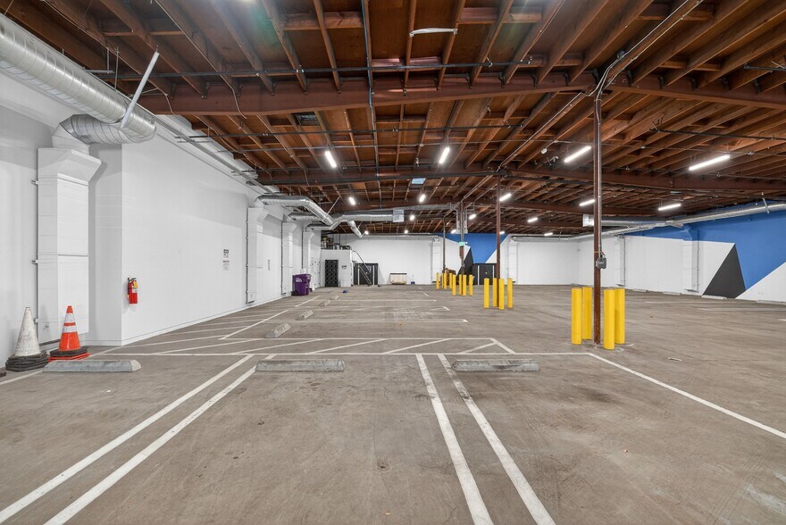 More Photos Of 1322-1326 Obispo Ave, Long Beach Warehouse For Lease