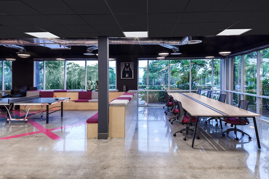 More Photos Of 25361 Commercentre Dr, Lake Forest Loft Creative Space For Lease