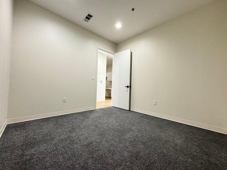 More Photos Of 1400 N Coit Rd, McKinney Unknown For Lease