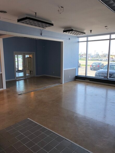 More Photos Of 4001 N Perryville Rd, Loves Park Office For Sale