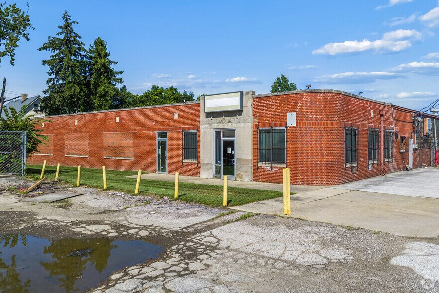 Primary Photo Of 18513 Euclid Ave, Cleveland Unknown For Lease