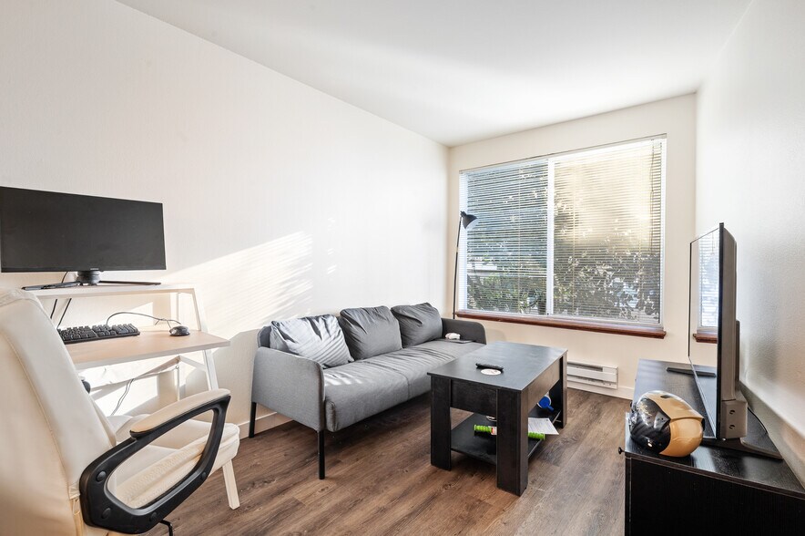 More Photos Of 2418 NW 57th St, Seattle Multifamily For Sale