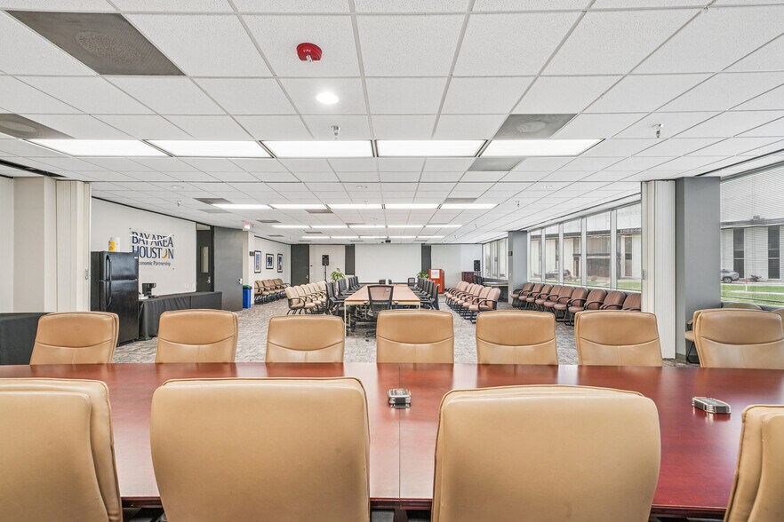 More Photos Of 1150 Gemini St, Houston Office For Lease