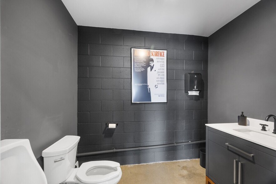 More Photos Of 14128 Paramount Blvd, Paramount Warehouse For Sale