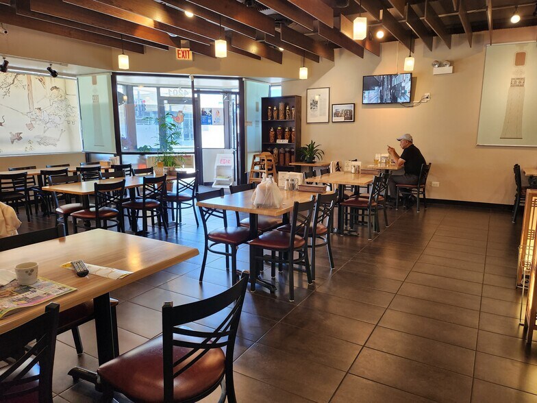 More Photos Of 4201 W Lawrence Ave, Chicago Restaurant For Sale