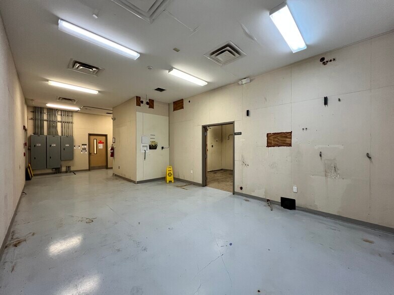 More Photos Of 923 S Broadway, Portland Medical For Sale