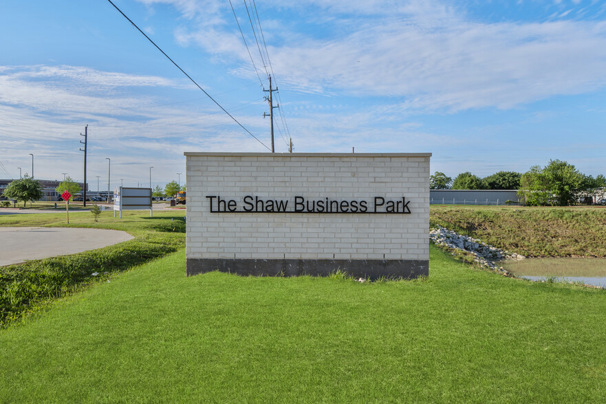 More Photos Of 17985 Shaw Rd, Cypress Office For Sale