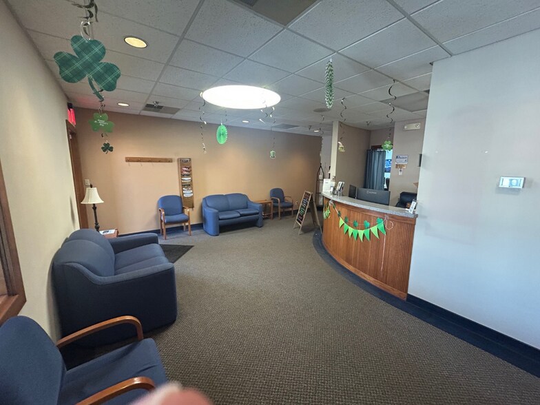 More Photos Of 629-639 Eastern Blvd, Clarksville Medical For Lease