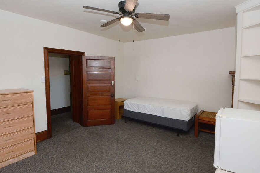 More Photos Of 101 S Main St, Richlandtown Restaurant For Sale