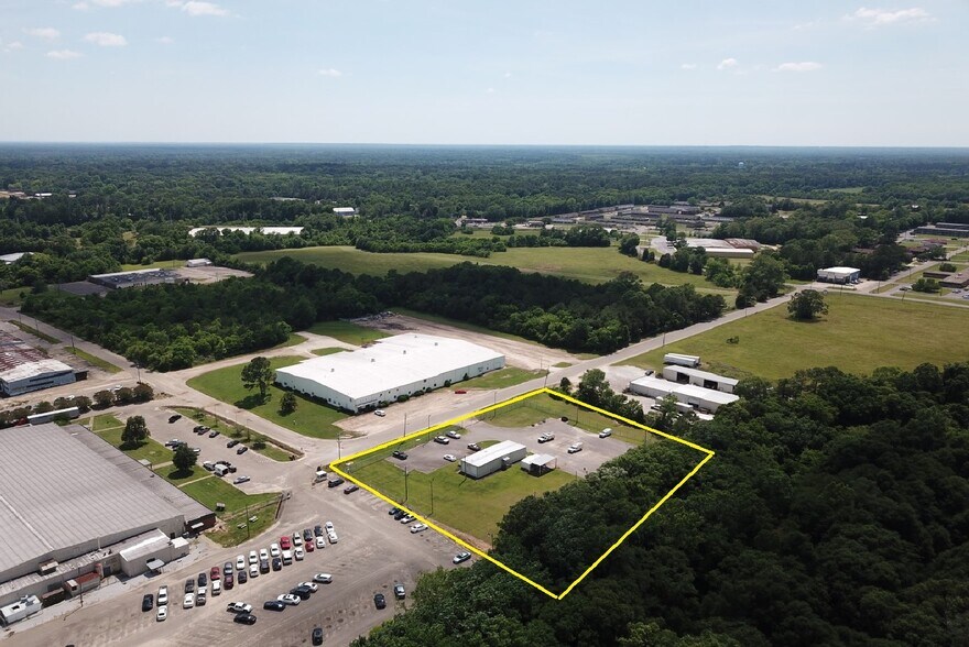 More Photos Of 900 Ravenwood Dr, Selma Warehouse For Sale