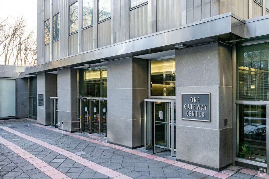 More Photos Of 420 Fort Duquesne Blvd, Pittsburgh Coworking Space