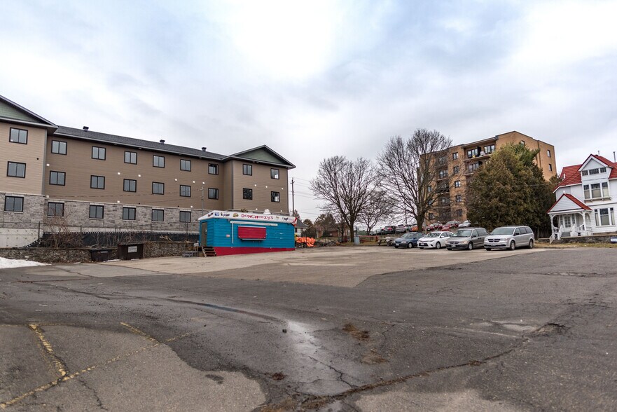 More Photos Of 260 King St W, Brockville Freestanding For Lease
