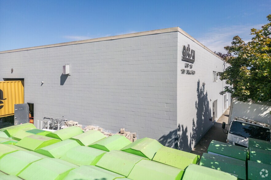 More Photos Of 1091 Millcarch St, Richmond Warehouse For Lease