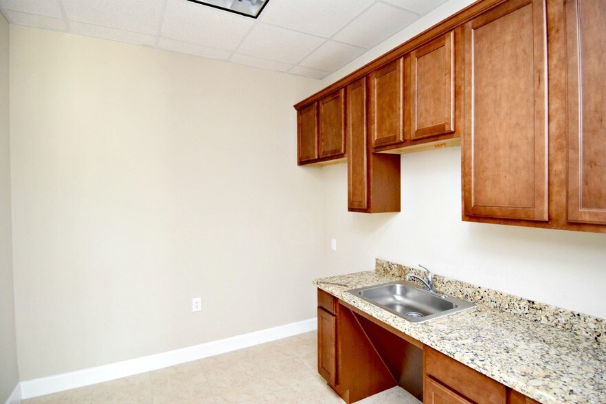 More Photos Of 2219 Sawdust Rd, The Woodlands Medical For Sale