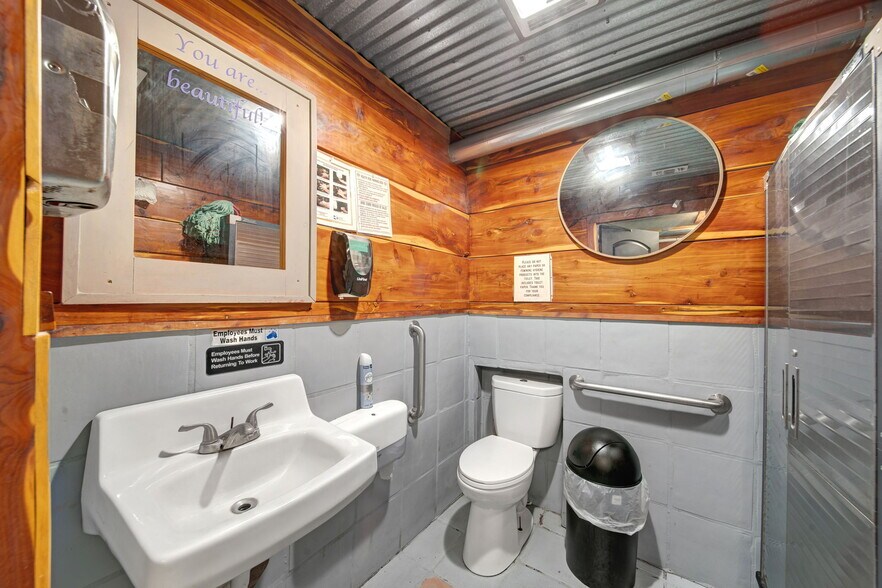 More Photos Of 12390 Farm to Market 390 W Rd, Burton Freestanding For Sale