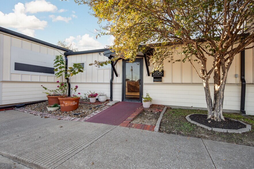 More Photos Of 2606 S Texas Ave, Bryan Restaurant For Sale
