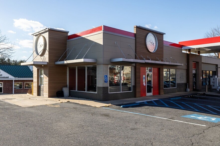 More Photos Of 601 4th St, Shenandoah Fast Food For Lease