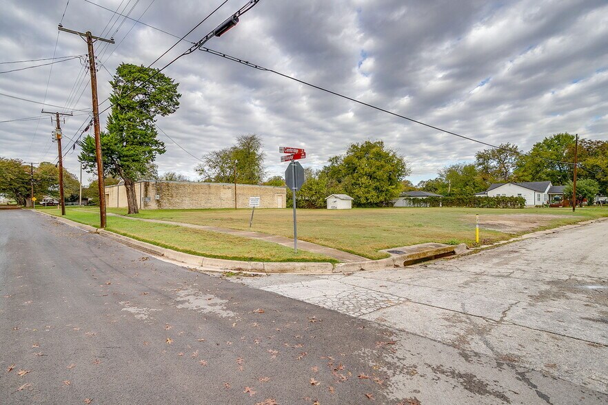 More Photos Of 5550 Baylor Ave, River Oaks Land For Sale