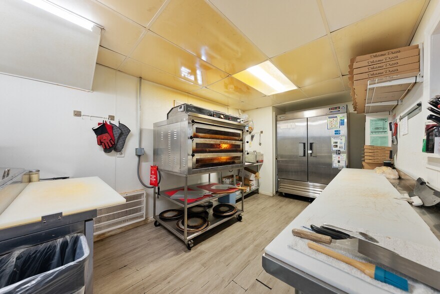 More Photos Of 7697 E Harbor Rd, Lakeside Marblehead Convenience Store For Sale