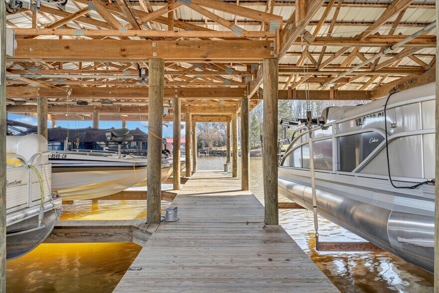 More Photos Of 2200 Old Salem School Rd, Union Hall Marina For Sale