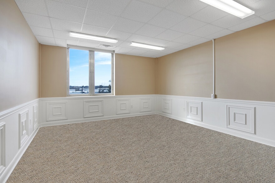 More Photos Of 230 Donaldson St, Fayetteville Office For Lease