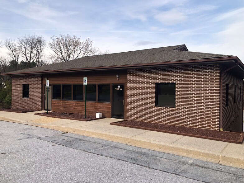 Primary Photo Of 686 Poole Rd, Westminster Office For Lease