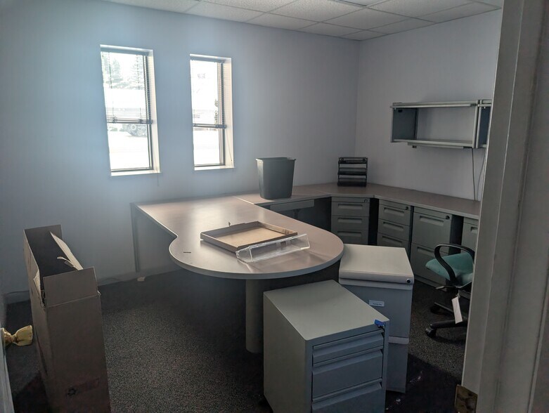 More Photos Of 10841 Paw Paw St, Holland Manufacturing For Sale