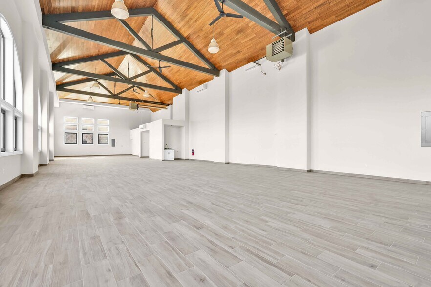 More Photos Of 405-407 Gates Ave, Brooklyn Loft Creative Space For Lease